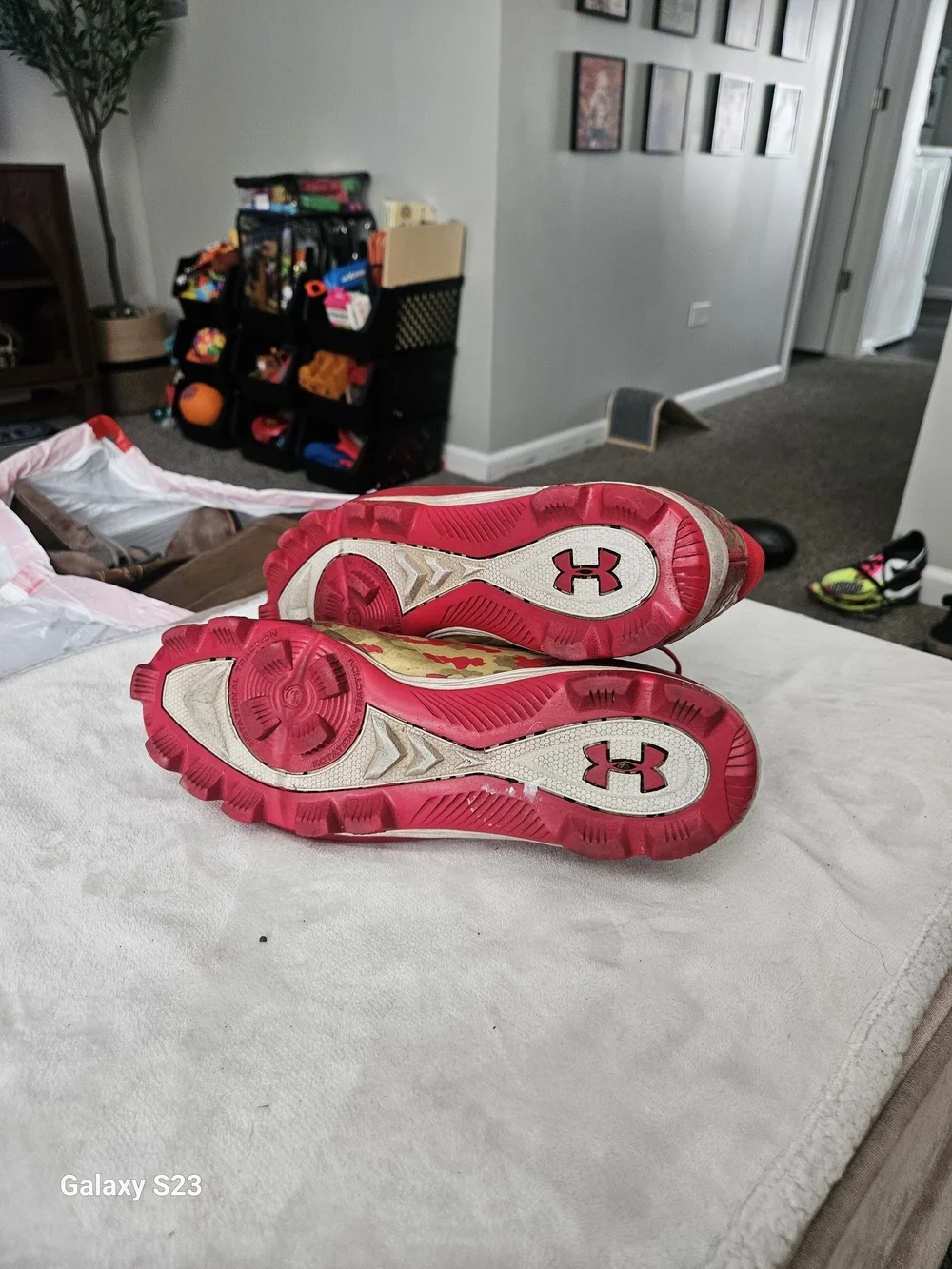 Under Armour Highlight ClutchFit Football Cleats Red Gold Camo Men's Size 10
